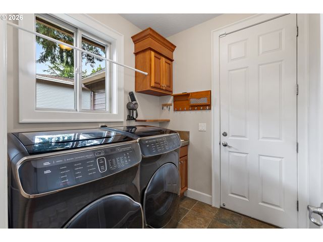 8308 Se BUFORD Ln, Portland, OR 97236