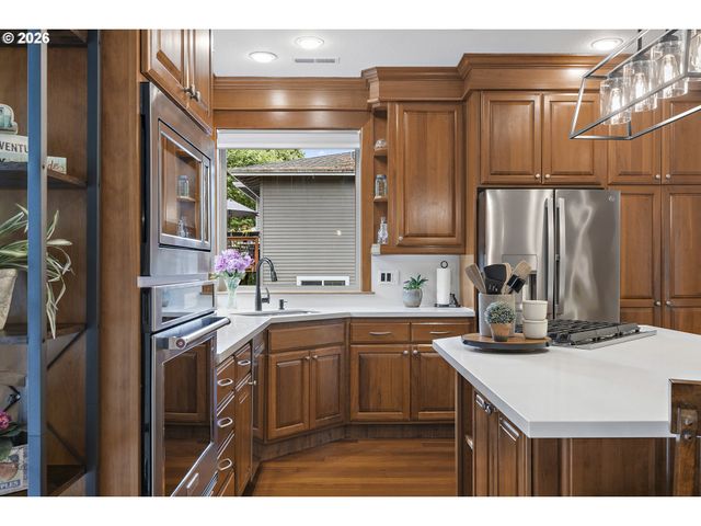 8308 Se BUFORD Ln, Portland, OR 97236