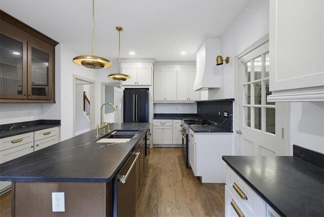 1069 Sunny Field Lane, Lawrenceville, GA 30043