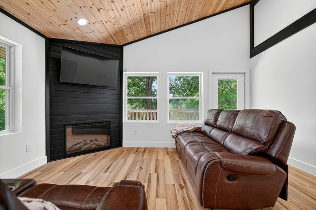 99 Judkins Ln, Hickman, TN 38567