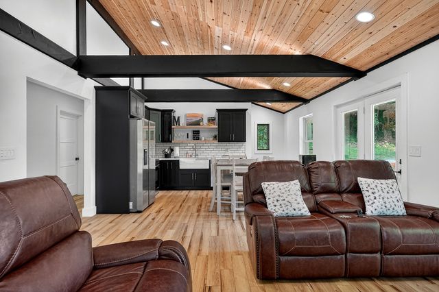 99 Judkins Ln, Hickman, TN 38567