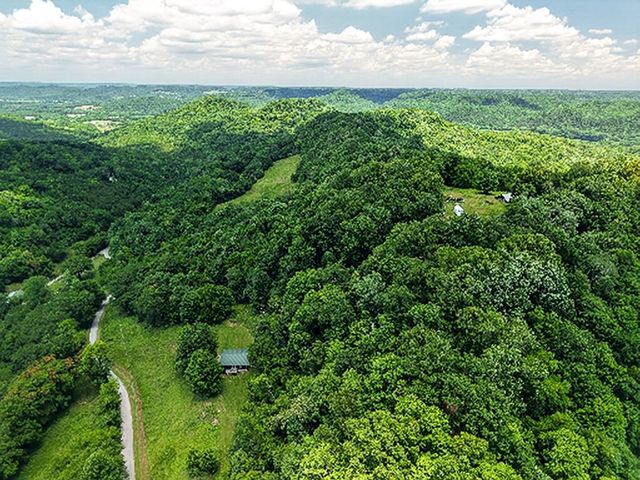 99 Judkins Ln, Hickman, TN 38567