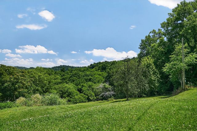 99 Judkins Ln, Hickman, TN 38567