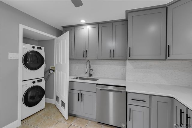 363 Country Parkway, Amherst, NY 14221