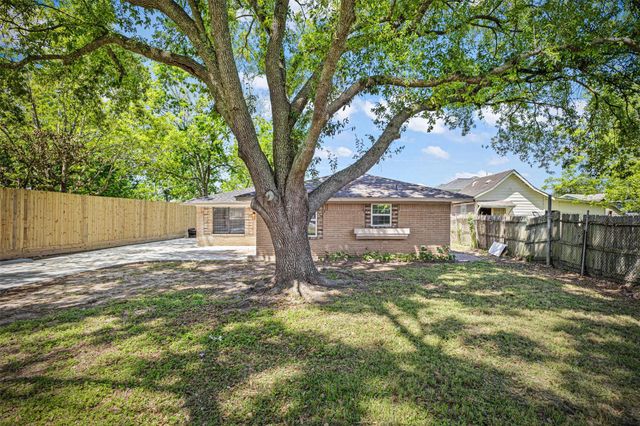 638 Cleo Street, Fresno, TX 77545