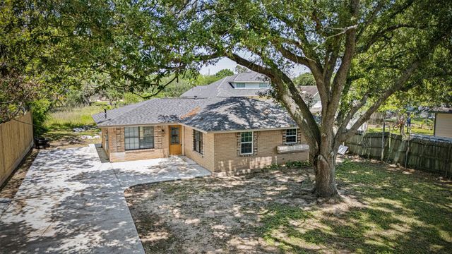 638 Cleo Street, Fresno, TX 77545