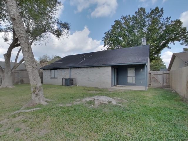 2806 Quail Run Drive, Humble, TX 77396