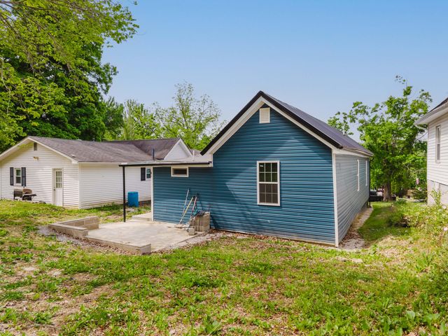 335 Broadway Street, Irvine, KY 40336