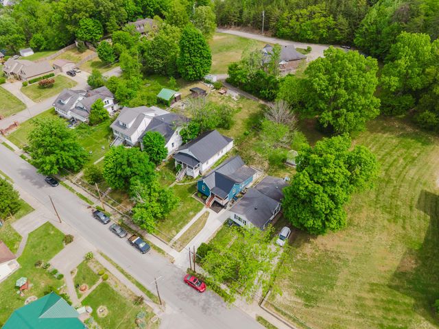 335 Broadway Street, Irvine, KY 40336