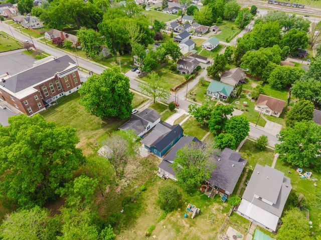 335 Broadway Street, Irvine, KY 40336