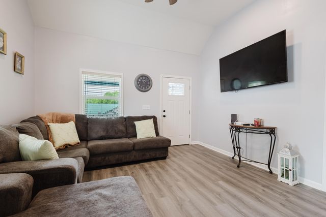 335 Broadway Street, Irvine, KY 40336