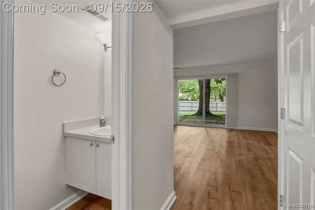 29638 Farmbrook Villa Court, Southfield, MI 48034