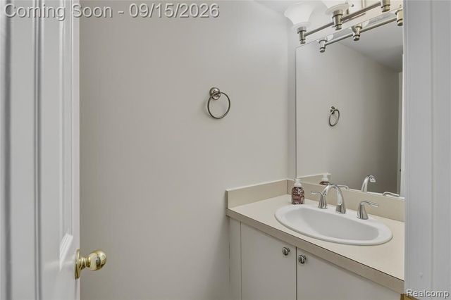 29638 Farmbrook Villa Court, Southfield, MI 48034
