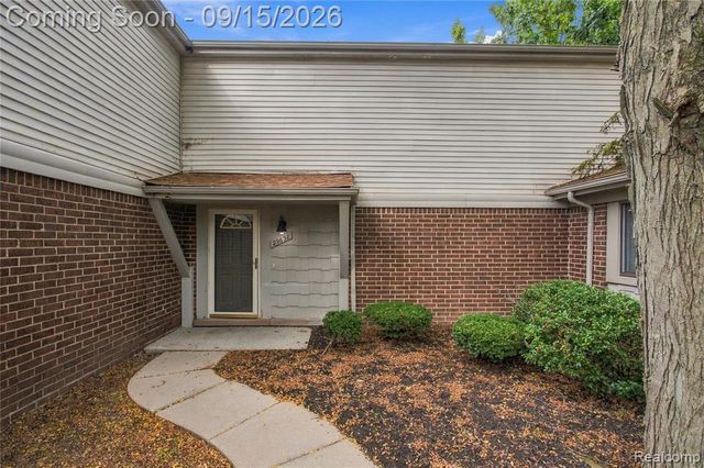 29638 Farmbrook Villa Court, Southfield, MI 48034