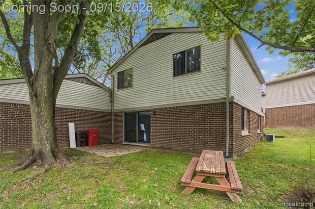 29638 Farmbrook Villa Court, Southfield, MI 48034