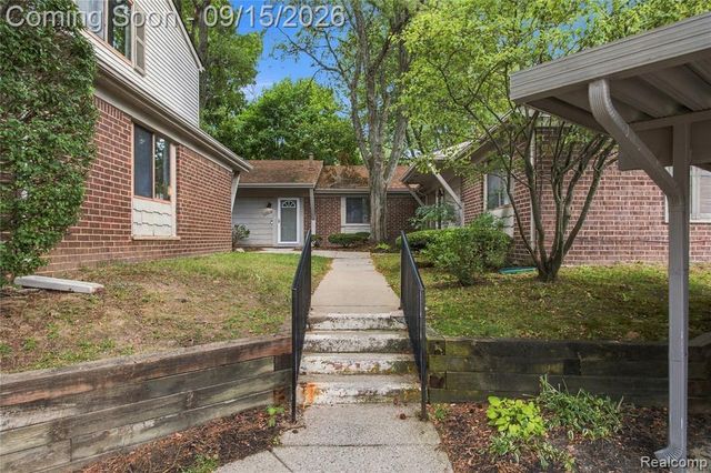 29638 Farmbrook Villa Court, Southfield, MI 48034