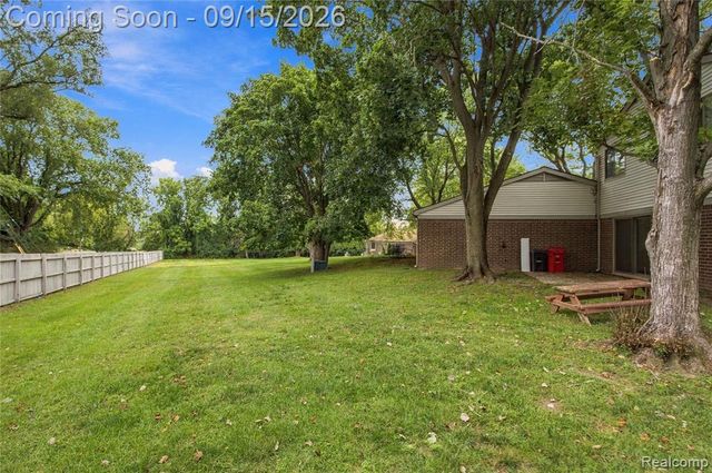29638 Farmbrook Villa Court, Southfield, MI 48034