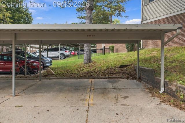 29638 Farmbrook Villa Court, Southfield, MI 48034