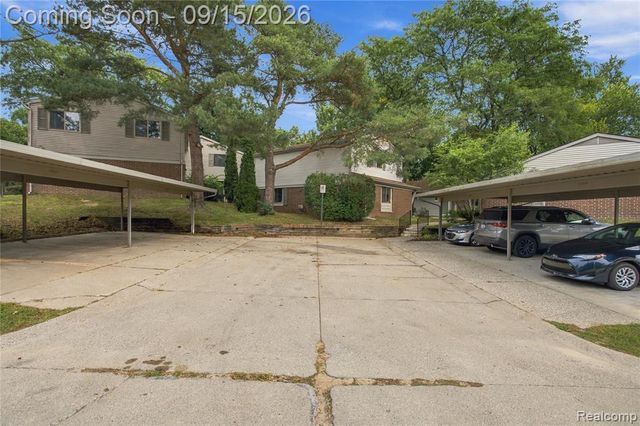 29638 Farmbrook Villa Court, Southfield, MI 48034