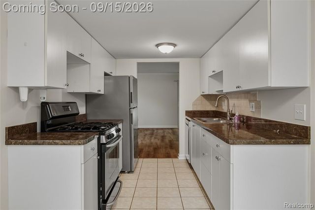 29638 Farmbrook Villa Court, Southfield, MI 48034