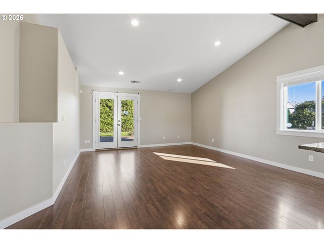 2607 DUKE St, Woodburn, OR 97071