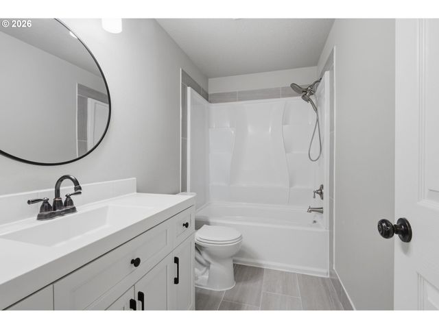 2607 DUKE St, Woodburn, OR 97071