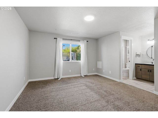 2607 DUKE St, Woodburn, OR 97071