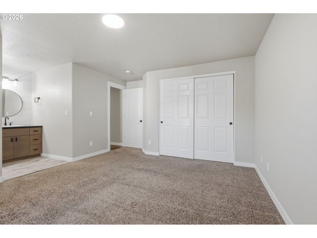 2607 DUKE St, Woodburn, OR 97071