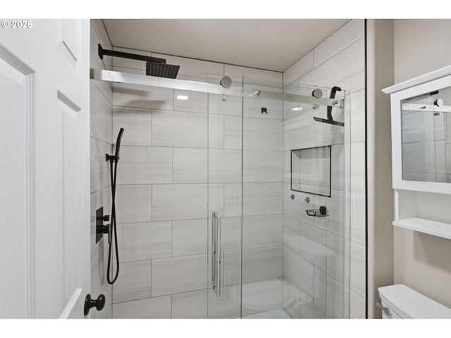 2607 DUKE St, Woodburn, OR 97071