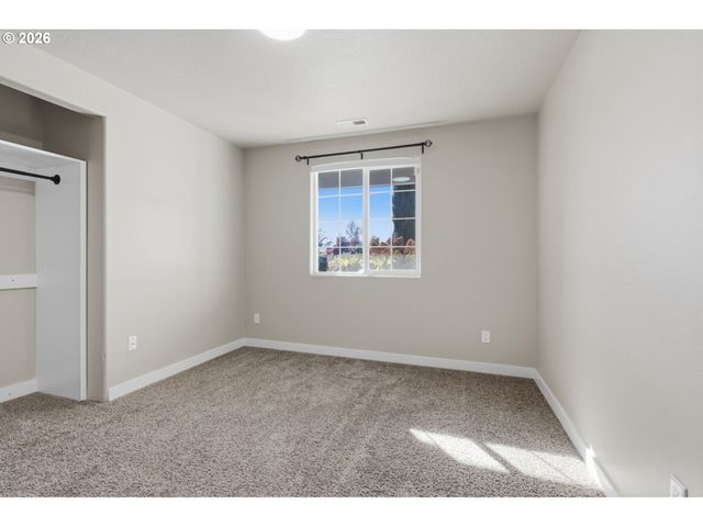 2607 DUKE St, Woodburn, OR 97071