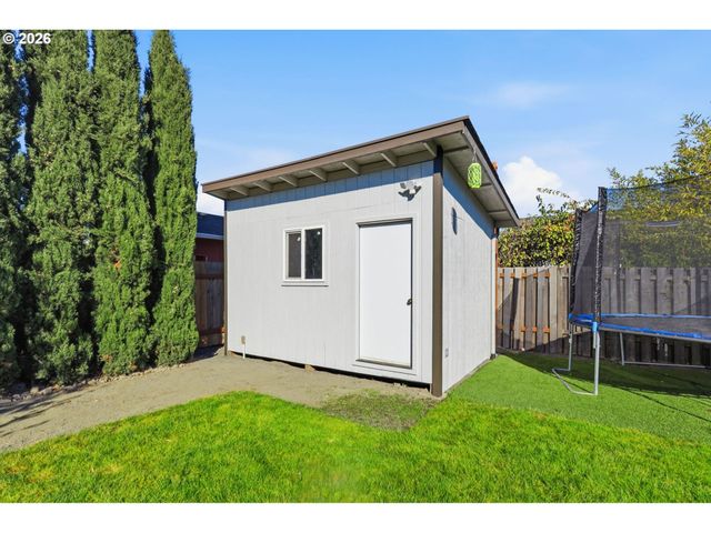 2607 DUKE St, Woodburn, OR 97071