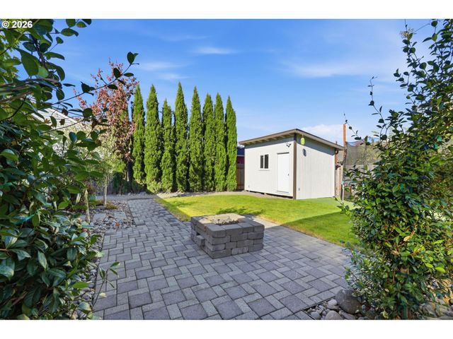 2607 DUKE St, Woodburn, OR 97071