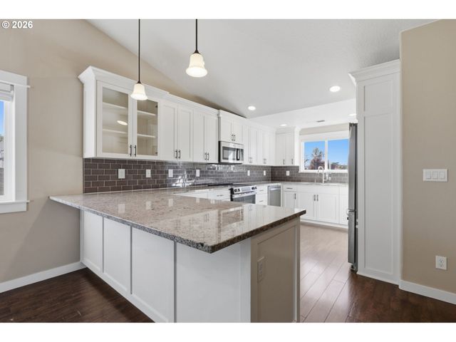 2607 DUKE St, Woodburn, OR 97071