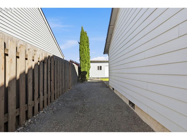 2607 DUKE St, Woodburn, OR 97071