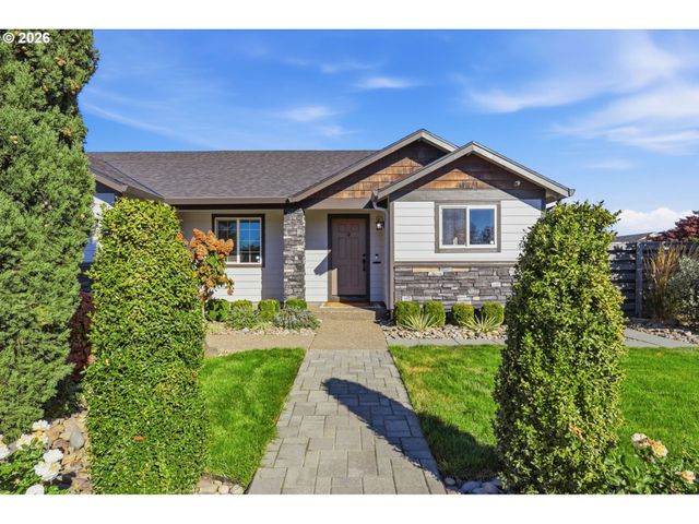 2607 DUKE St, Woodburn, OR 97071