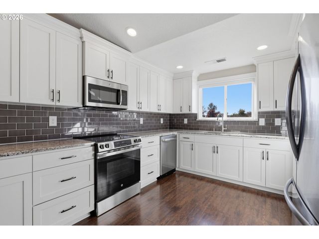 2607 DUKE St, Woodburn, OR 97071