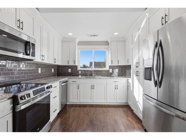 2607 DUKE St, Woodburn, OR 97071