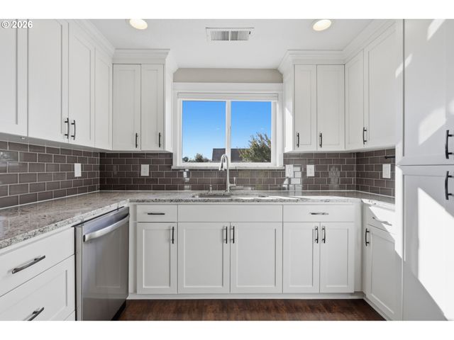 2607 DUKE St, Woodburn, OR 97071
