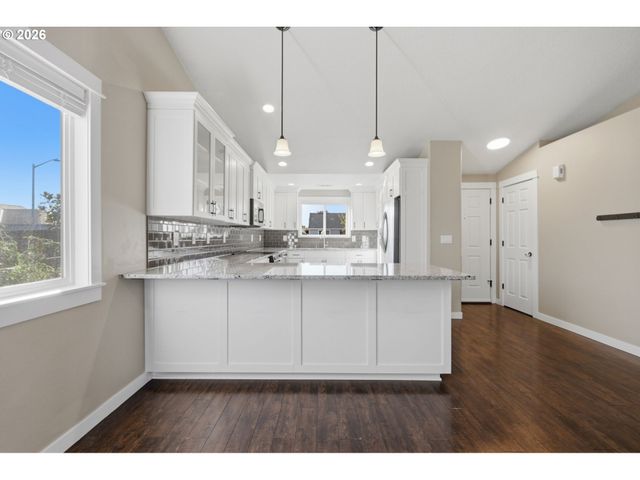 2607 DUKE St, Woodburn, OR 97071