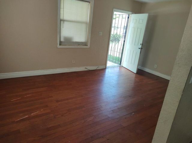 587 W 4th Street, Riviera Beach, FL 33404