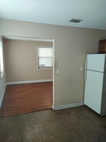 587 W 4th Street, Riviera Beach, FL 33404