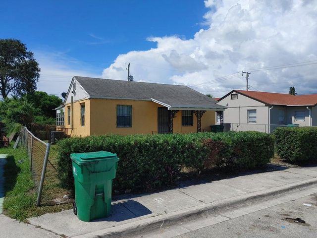 587 W 4th Street, Riviera Beach, FL 33404