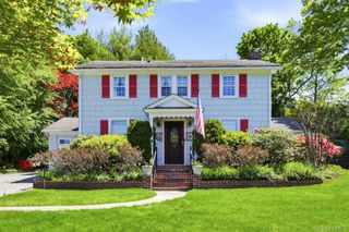 2 Ashley Place, Glen Head, NY 11545