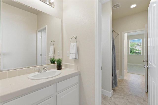 6128 Big Bend Dr, Roseville, CA 95678