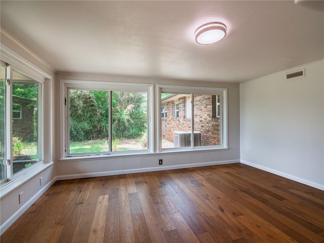 2634 Old Wire Road, Fayetteville, AR 72703