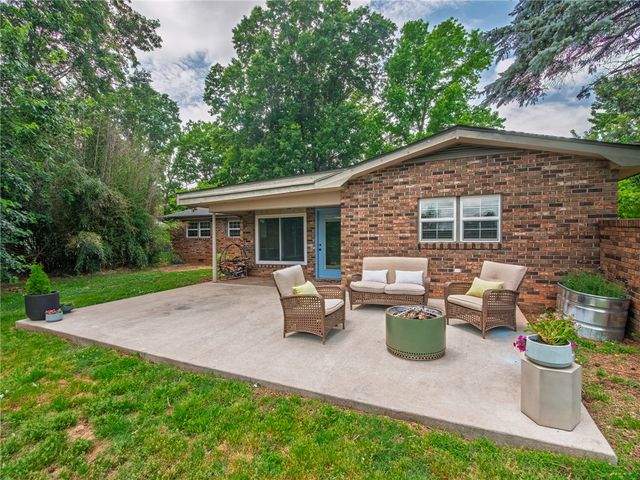 2634 Old Wire Road, Fayetteville, AR 72703
