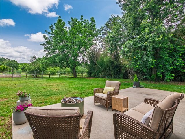 2634 Old Wire Road, Fayetteville, AR 72703