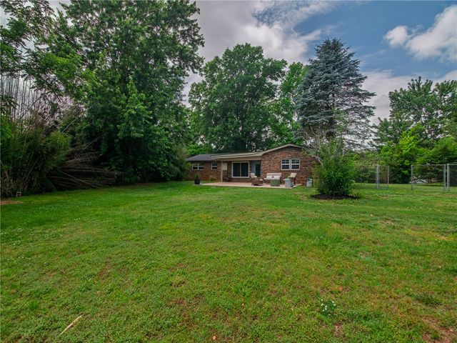 2634 Old Wire Road, Fayetteville, AR 72703