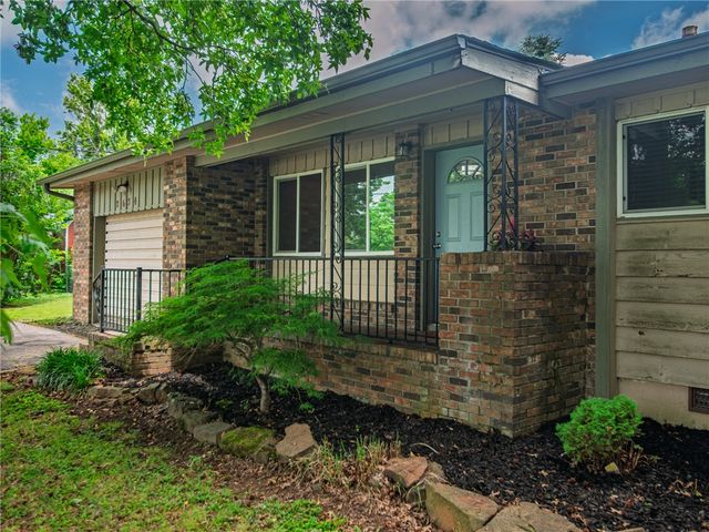2634 Old Wire Road, Fayetteville, AR 72703