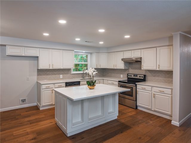 2634 Old Wire Road, Fayetteville, AR 72703